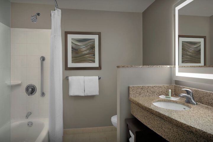Courtyard by Marriott Greensboro Airport