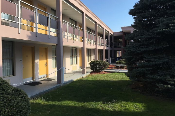 Hotel Exterior 53 of 60