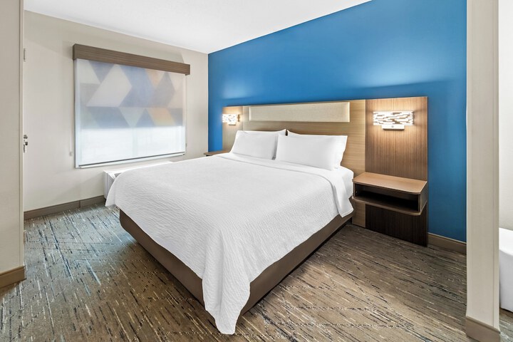 Holiday Inn Express & Suites Hebron - Cincinnati Airport by IHG