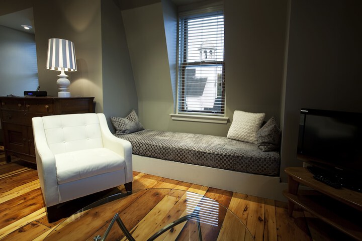 Room 25 of 41