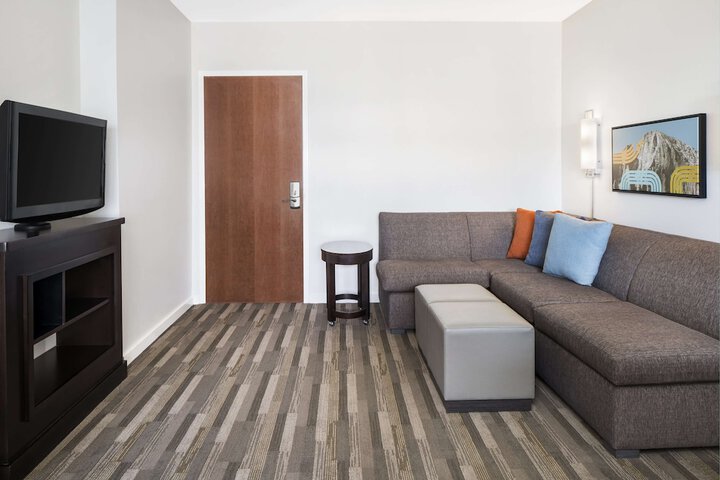 Room 10 of 43