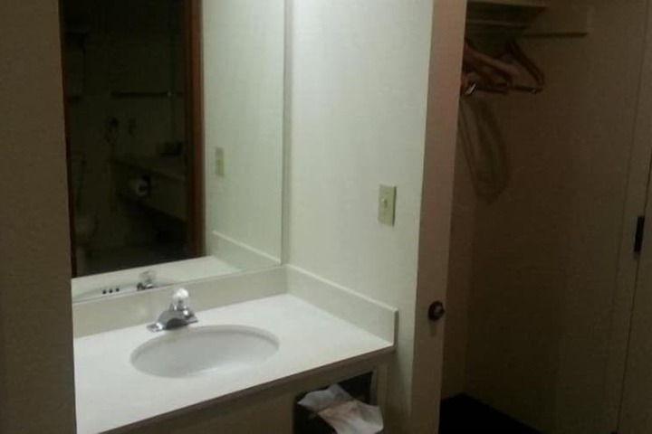 Room 40 of 48