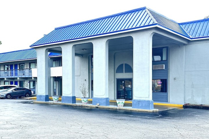Rodeway Inn & Suites Plymouth Hwy 64