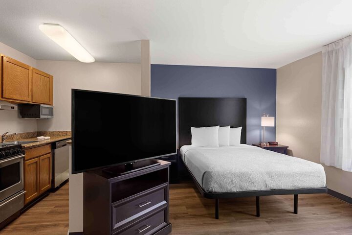 Room 11 of 25