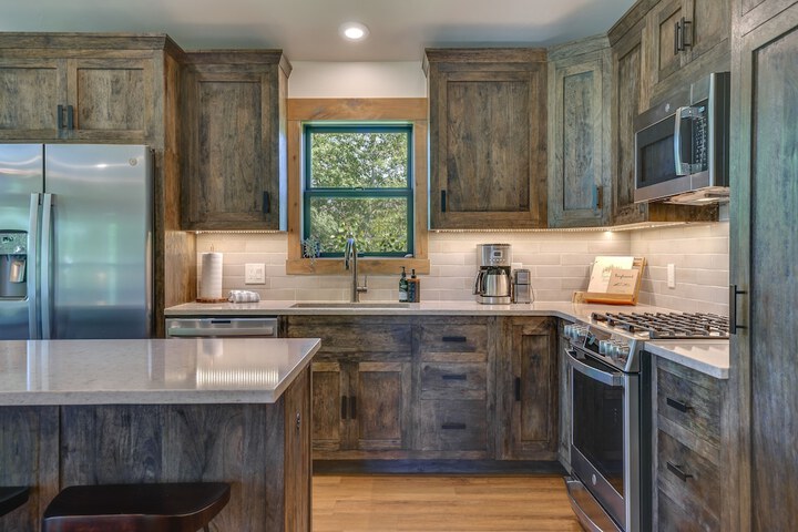 Updated Silverthorne Home w / Hot Tub & Mtn Views!