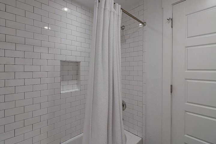 Room 7 of 18