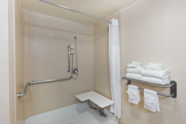 Room 6 of 32