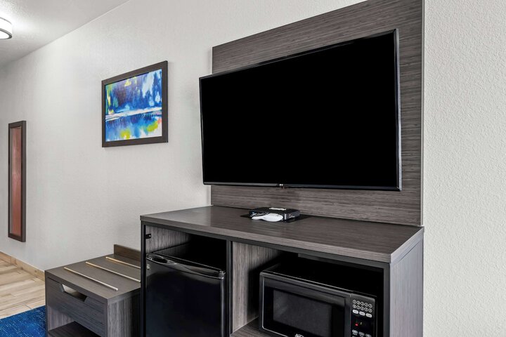 Room 27 of 36