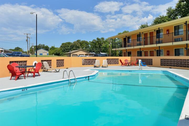 Pool 4 of 23
