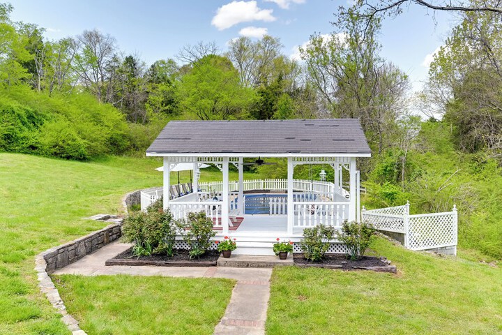 Chic Nashville-area Retreat w / Private Pool!