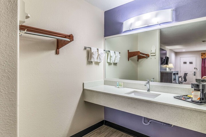 Quality Inn & Suites Canton