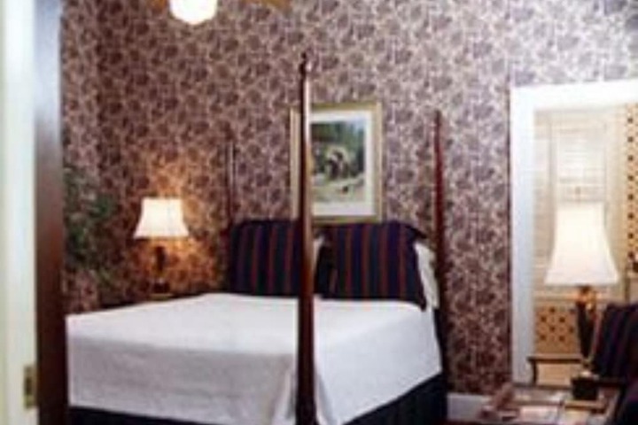1842 Inn