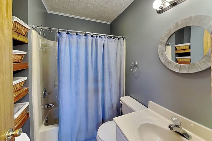 Sunplace 30 by Taylor Made Deep Creek