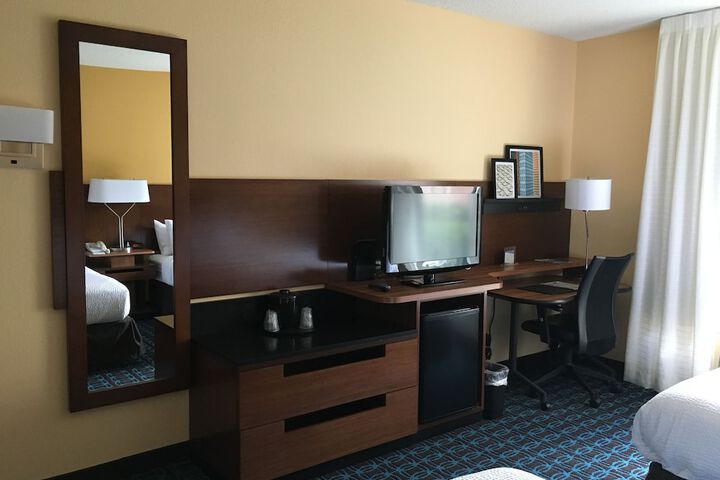 Room 32 of 76