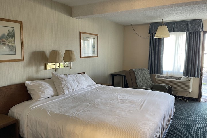 Landmark Inn
