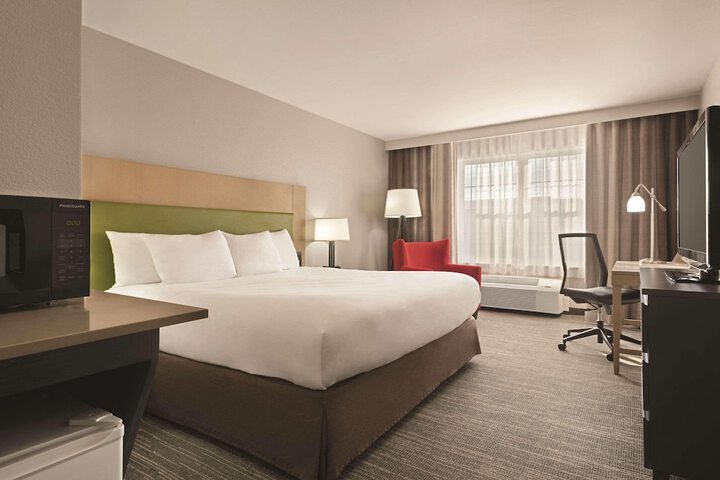 Country Inn & Suites by Radisson Dubuque, IA