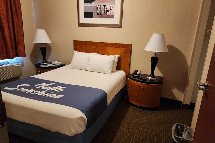 Room 44 of 75