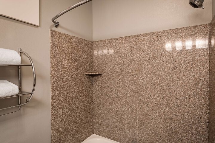 Best Western Plus New Cumberland Inn & Suites
