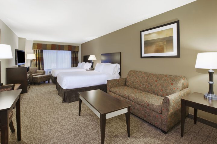 Holiday Inn Express & Suites Wheeling by IHG