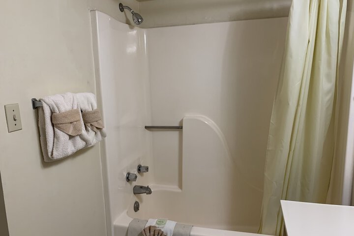 Room 52 of 165