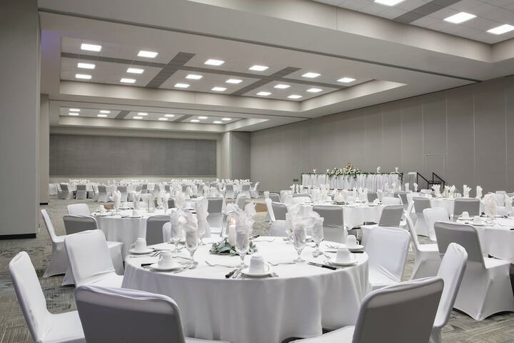 Ballroom/Hall 29 of 33