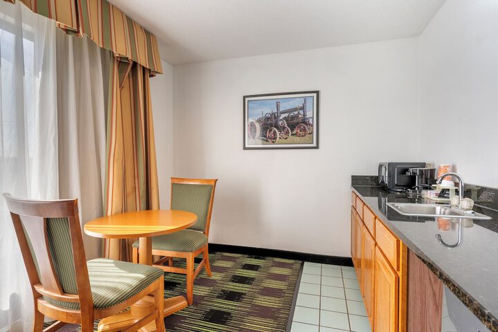 Quality Inn & Suites Near Amish Country