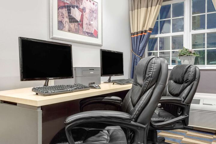 Business Center 18 of 18