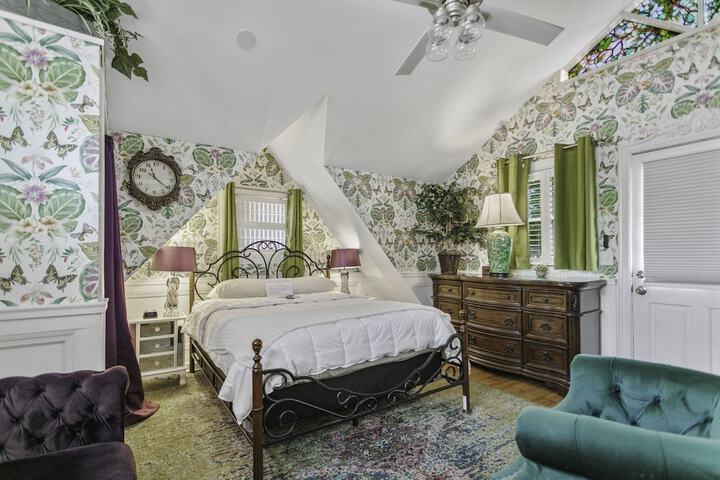 Room 28 of 70
