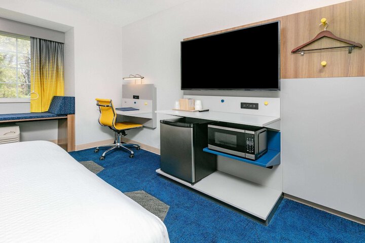 Room 22 of 34