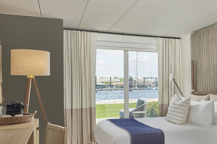 Newport Harbor Island Resort