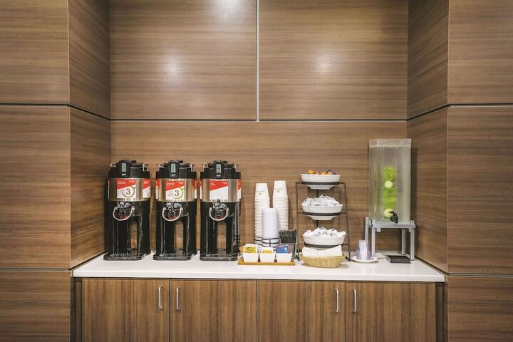 Breakfast/Coffee Service 30 of 33