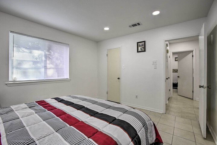 New! Laplace Townhome 9 Mi to Lake Pontchartrain!