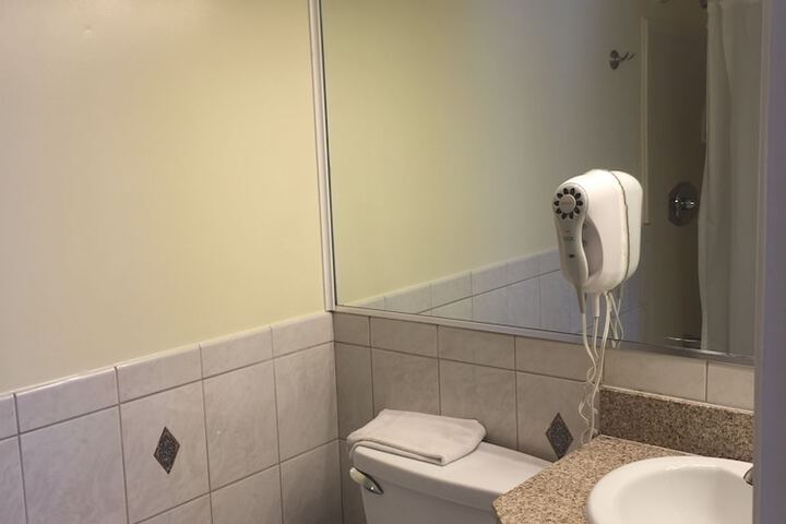 Room 6 of 17