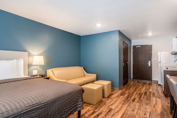 Room 9 of 30