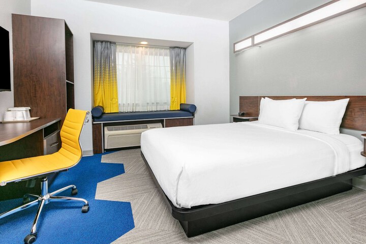 Room 18 of 32