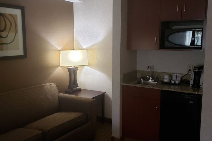 Holiday Inn Express Grove City by IHG