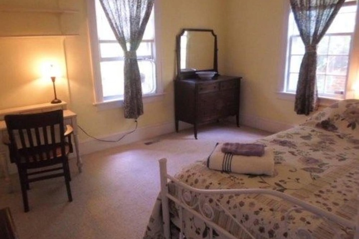 Room 32 of 51