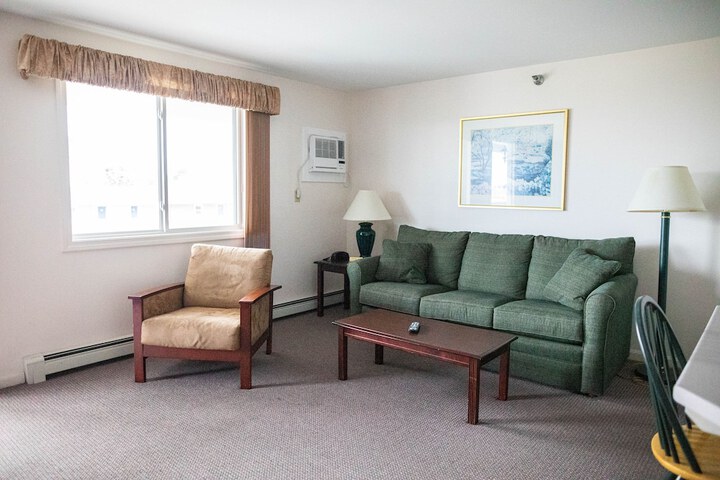 Room 12 of 18