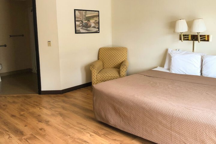 Room 28 of 79