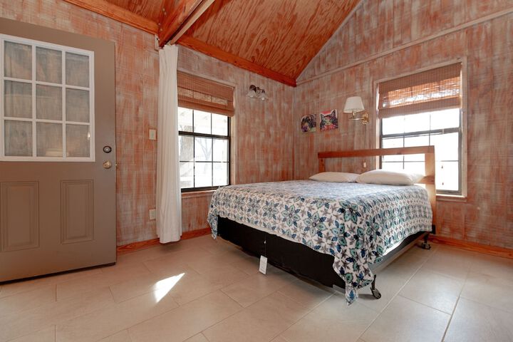Room 58 of 85