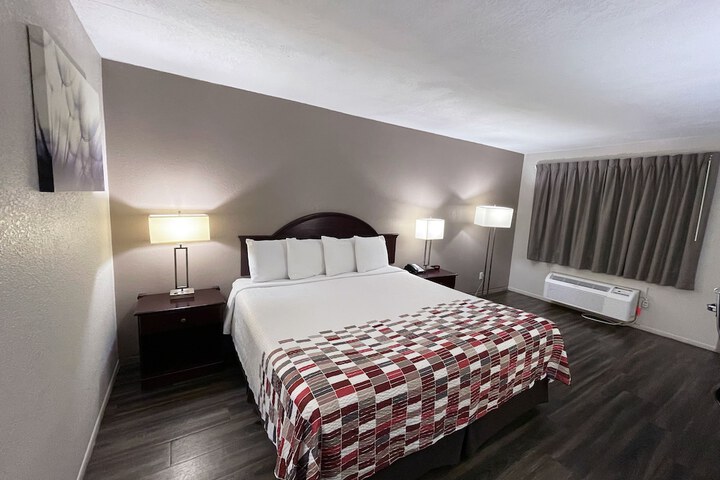 Room 7 of 24