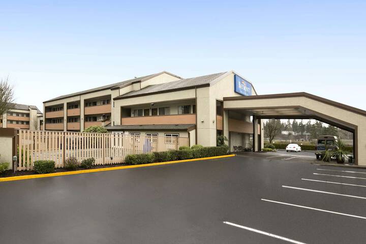 Baymont by Wyndham Seattle / Kirkland WA