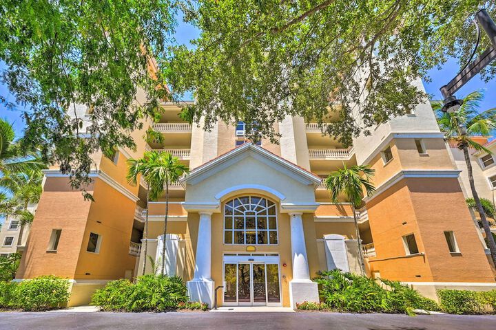 Naples Escape in Regatta w / Resort Amenities!