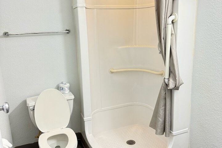 Room 8 of 32