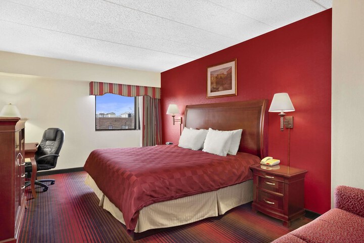 Room 11 of 19