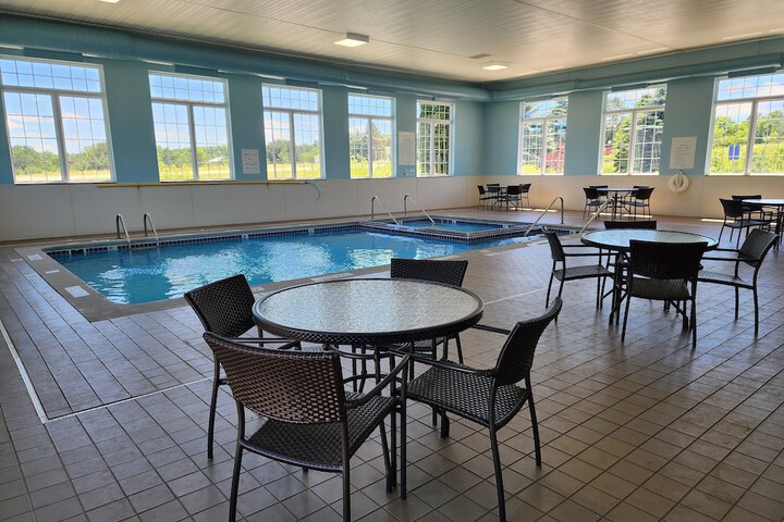 Holiday Inn Express Hotel & Suites Cadillac by IHG