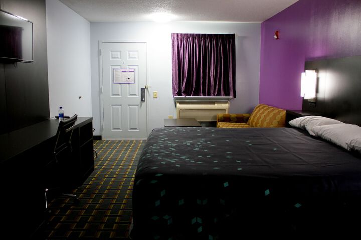 Room 10 of 30