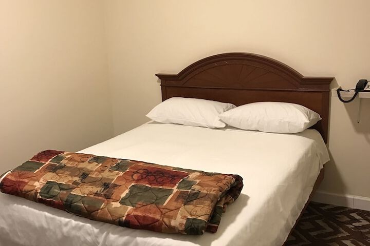 Room 11 of 28