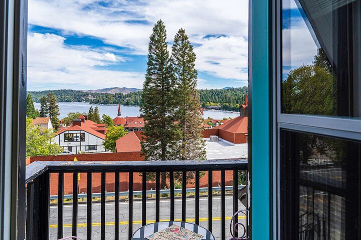 Arrowhead Lake Inn