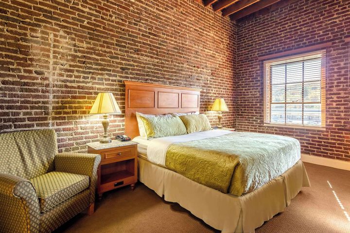 Room 48 of 71